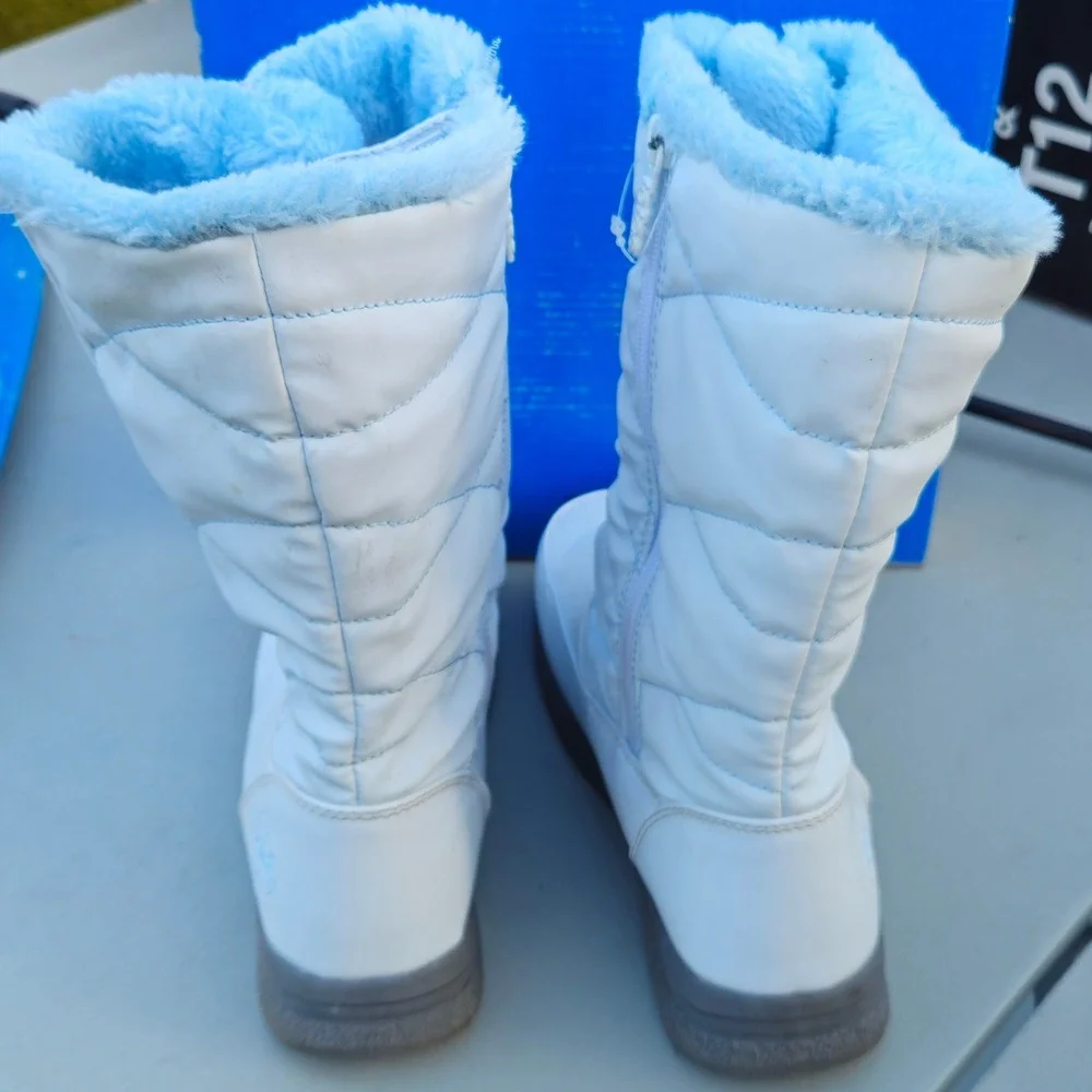 Totes Shelly Snow Boots Girls Size 6 White Blue Quilted Faux Fur Zip Up T-SHELLY